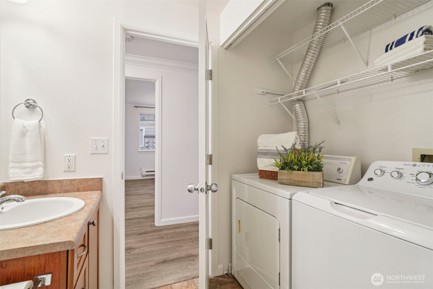 10822 NE 148th Lane #J102, Bothell, WA 98011