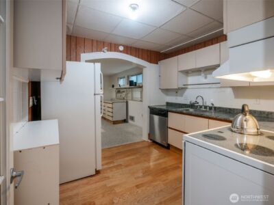 928 N 98th Street , Seattle, WA 98103 - Photo 9