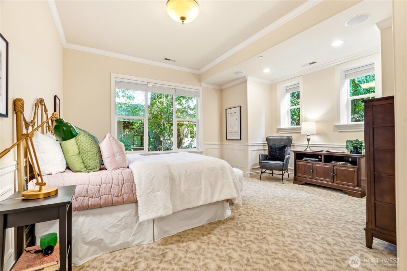 2727 101st Place NE, Bellevue, WA 98004