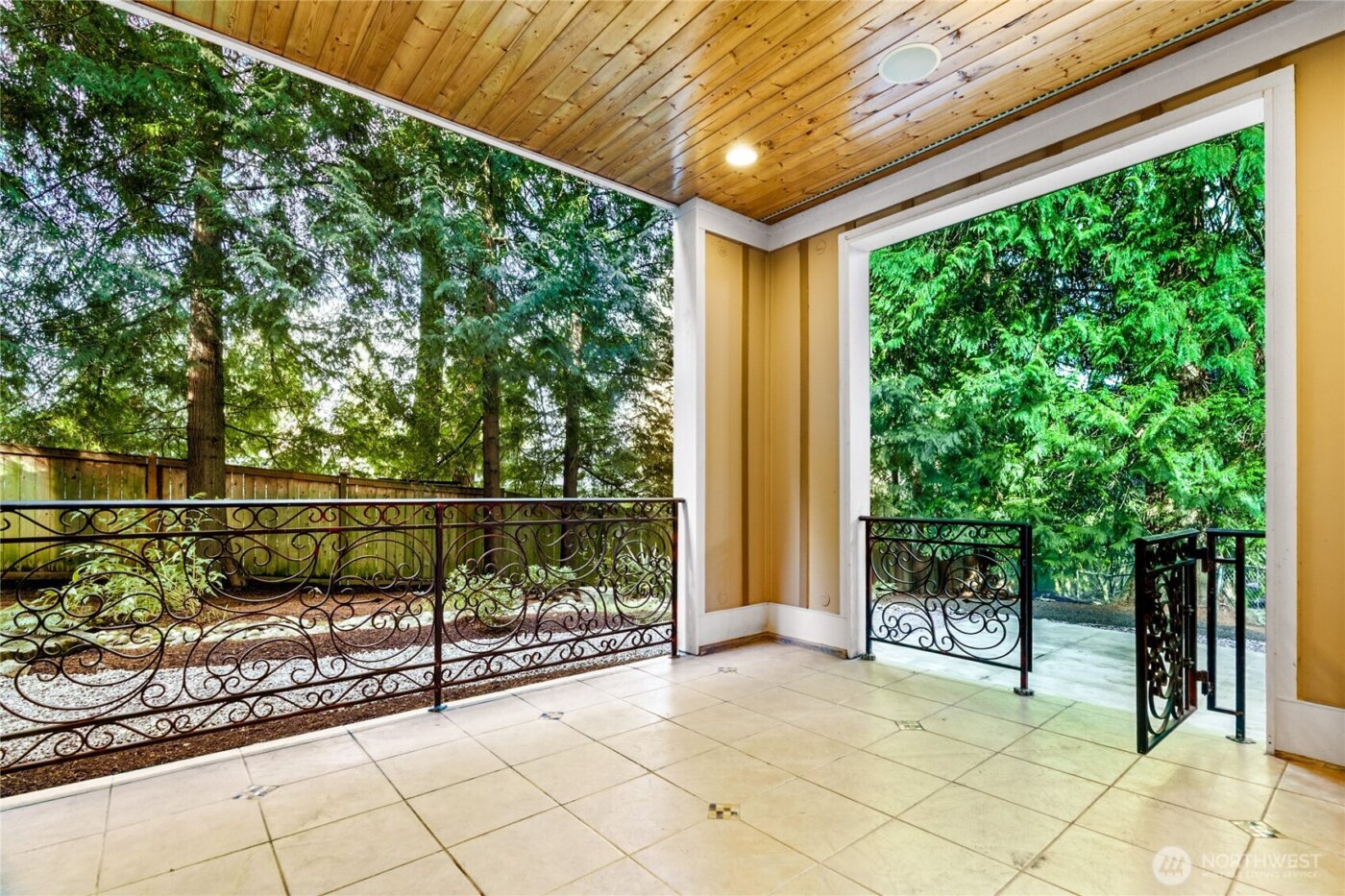 2727 101st Place NE, Bellevue, WA 98004