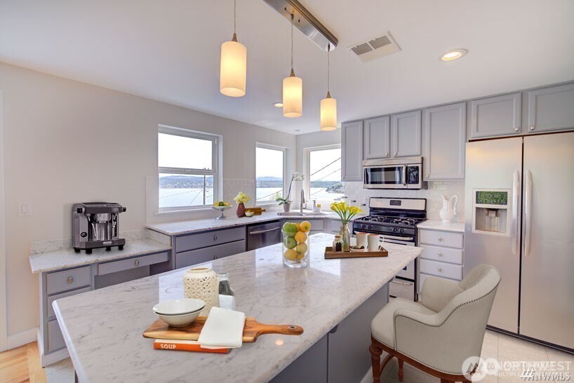 9837 Rainier Avenue S, Seattle, WA 98118