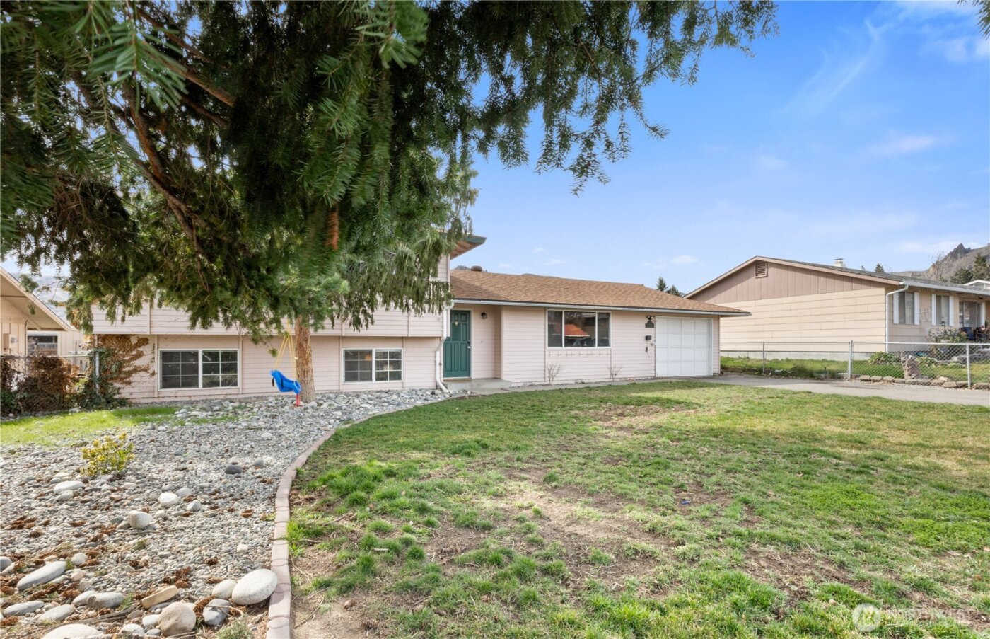 723 Lynn Street , Wenatchee, WA 98801