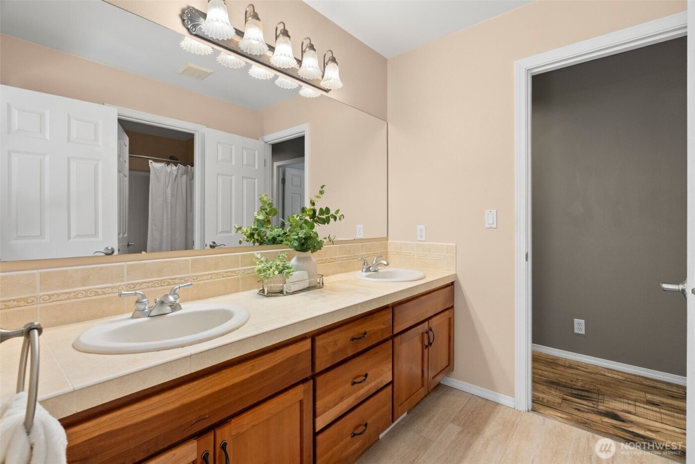 7139 NE Dolphin Drive , Bainbridge Island, WA 98110