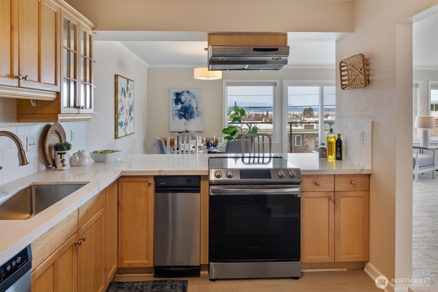 317 3rd Avenue S #201, Edmonds, WA 98020