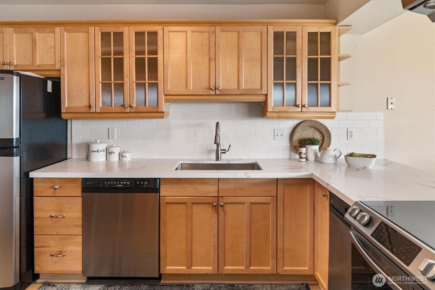 317 3rd Avenue S #201, Edmonds, WA 98020