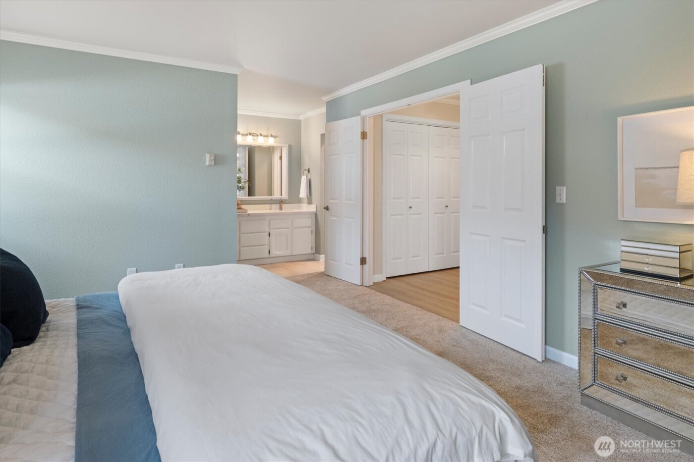 317 3rd Avenue S #201, Edmonds, WA 98020