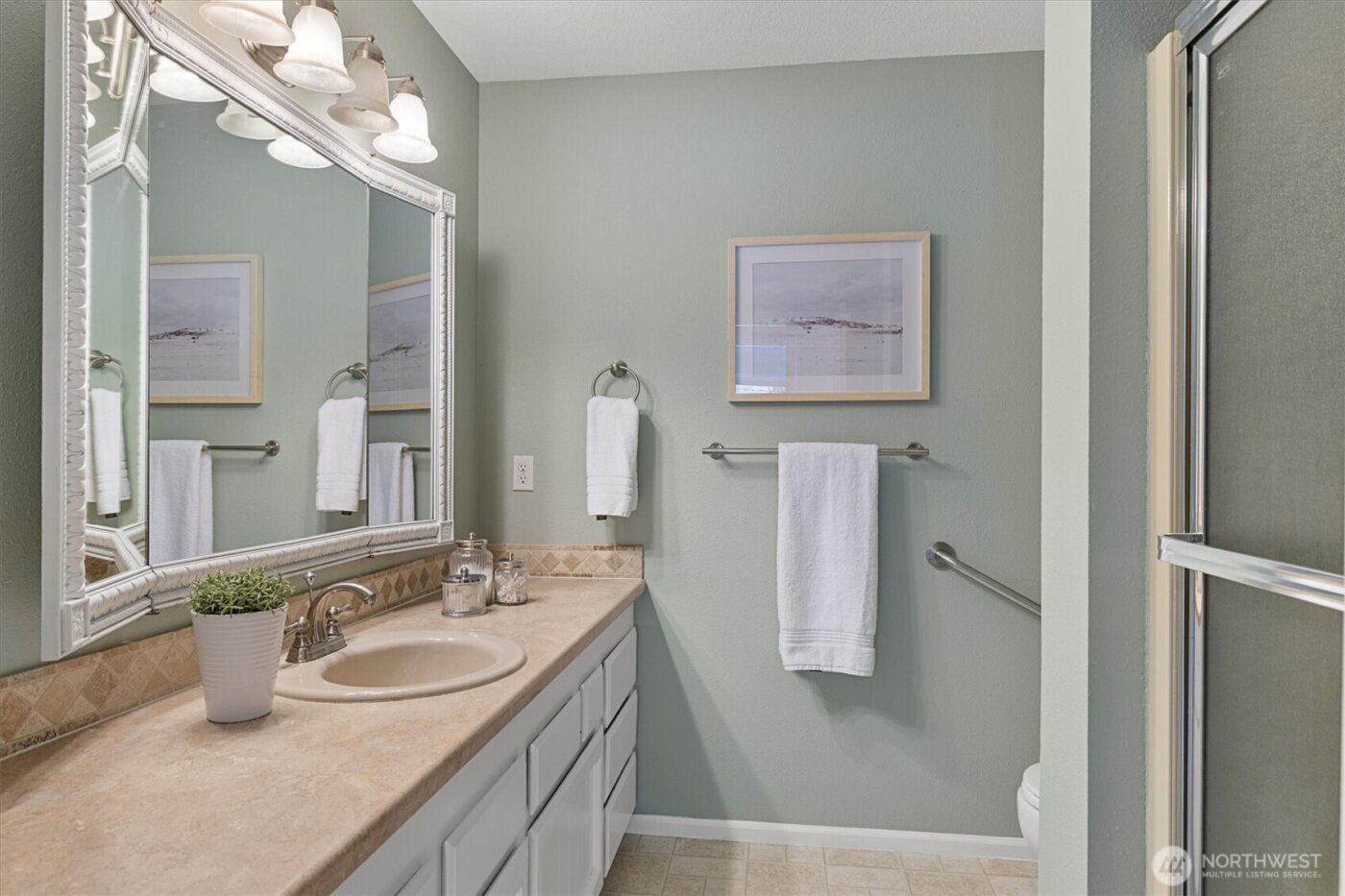 317 3rd Avenue S #201, Edmonds, WA 98020