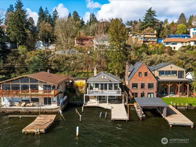 11262 Riviera Place NE, Seattle, WA 98125-5959