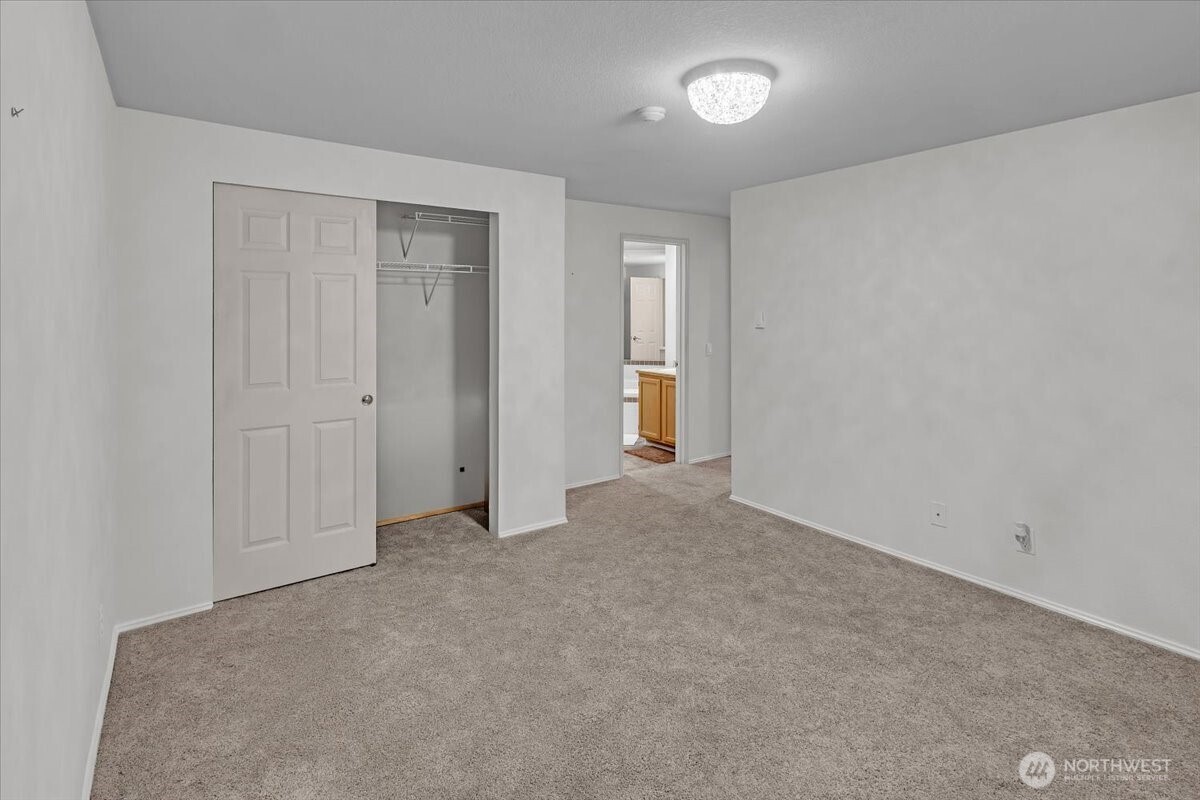 8653 Avondale Rd NE #D208, Redmond, WA 98052
