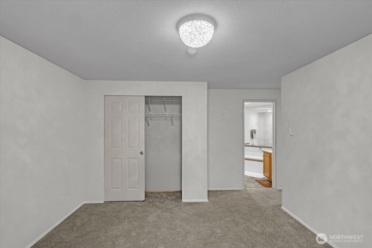 8653 Avondale Rd NE #D208, Redmond, WA 98052
