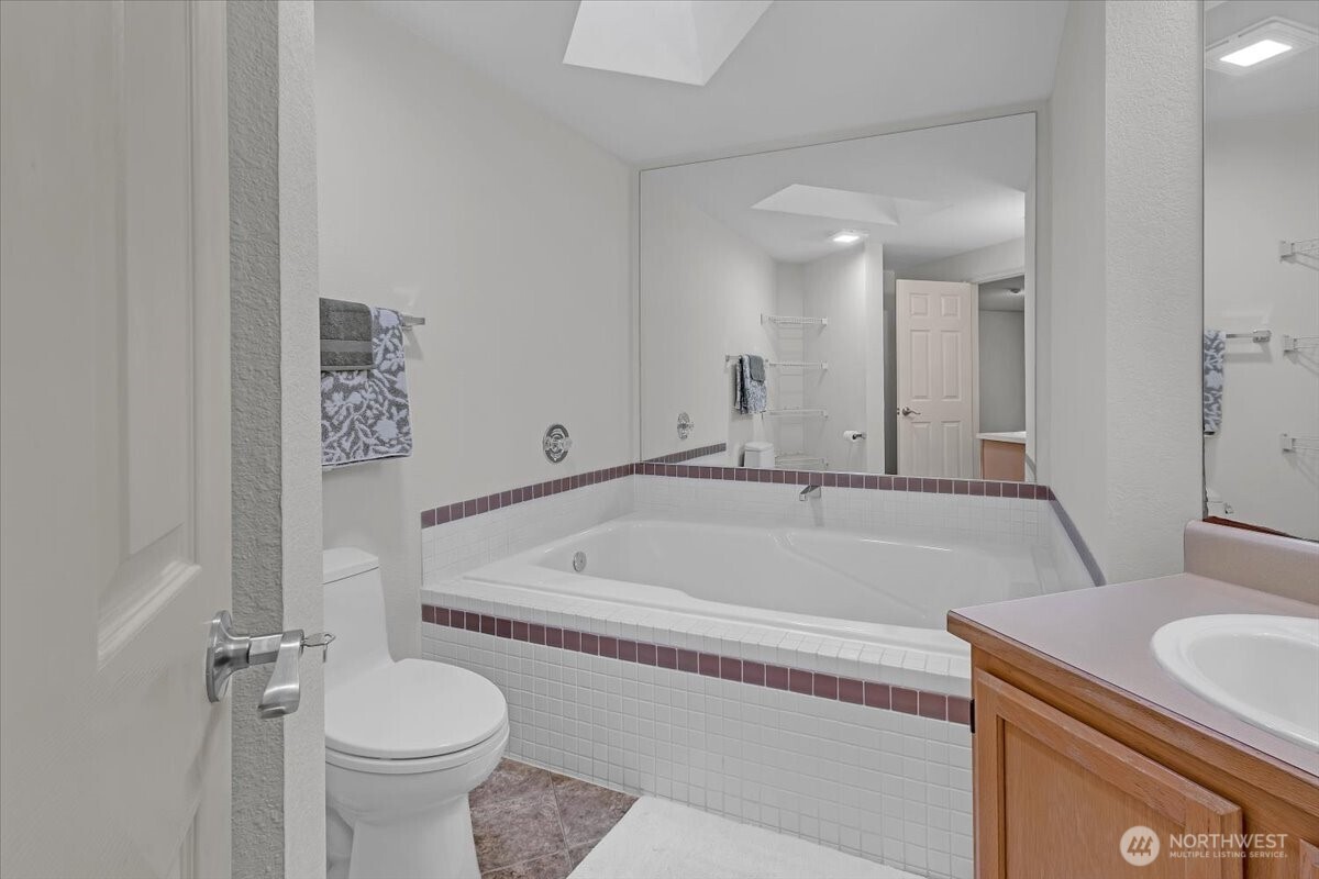 8653 Avondale Rd NE #D208, Redmond, WA 98052