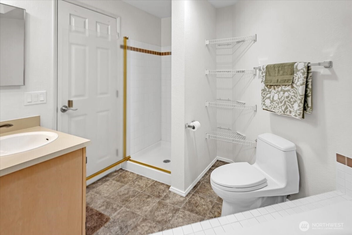 8653 Avondale Rd NE #D208, Redmond, WA 98052
