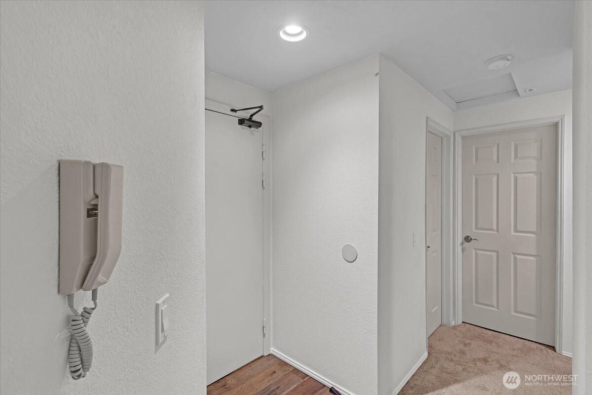 8653 Avondale Rd NE #D208, Redmond, WA 98052