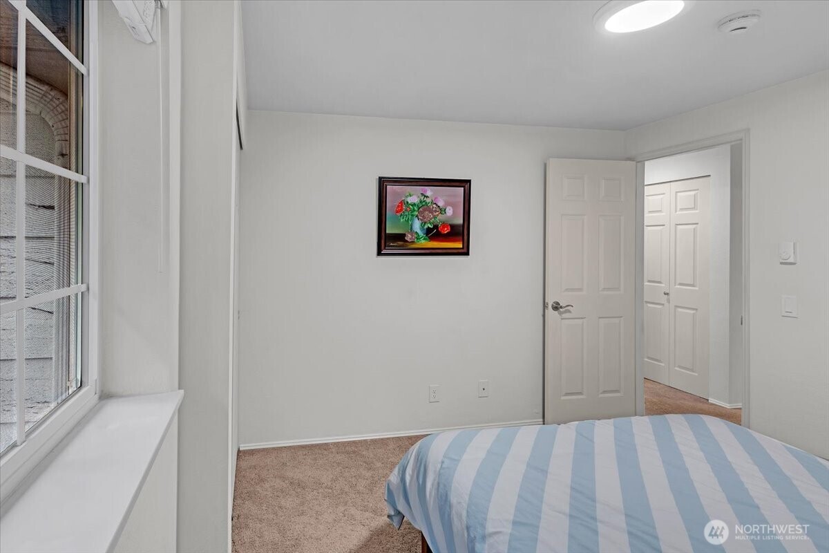 8653 Avondale Rd NE #D208, Redmond, WA 98052