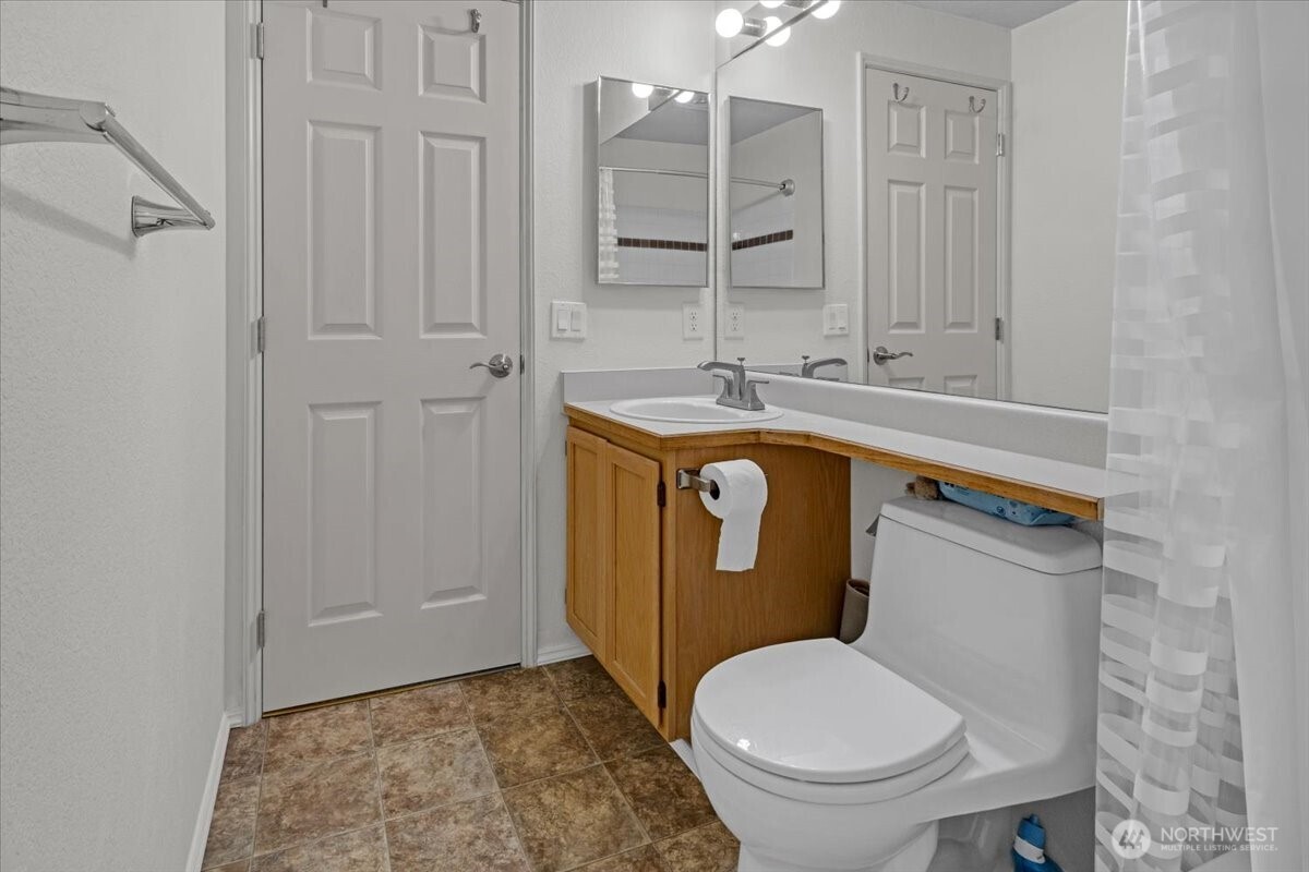 8653 Avondale Rd NE #D208, Redmond, WA 98052