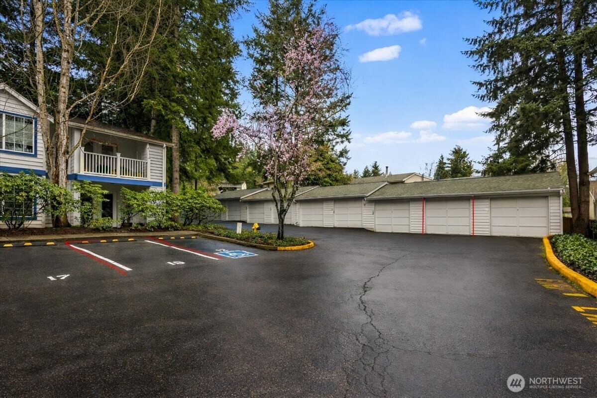 8653 Avondale Rd NE #D208, Redmond, WA 98052