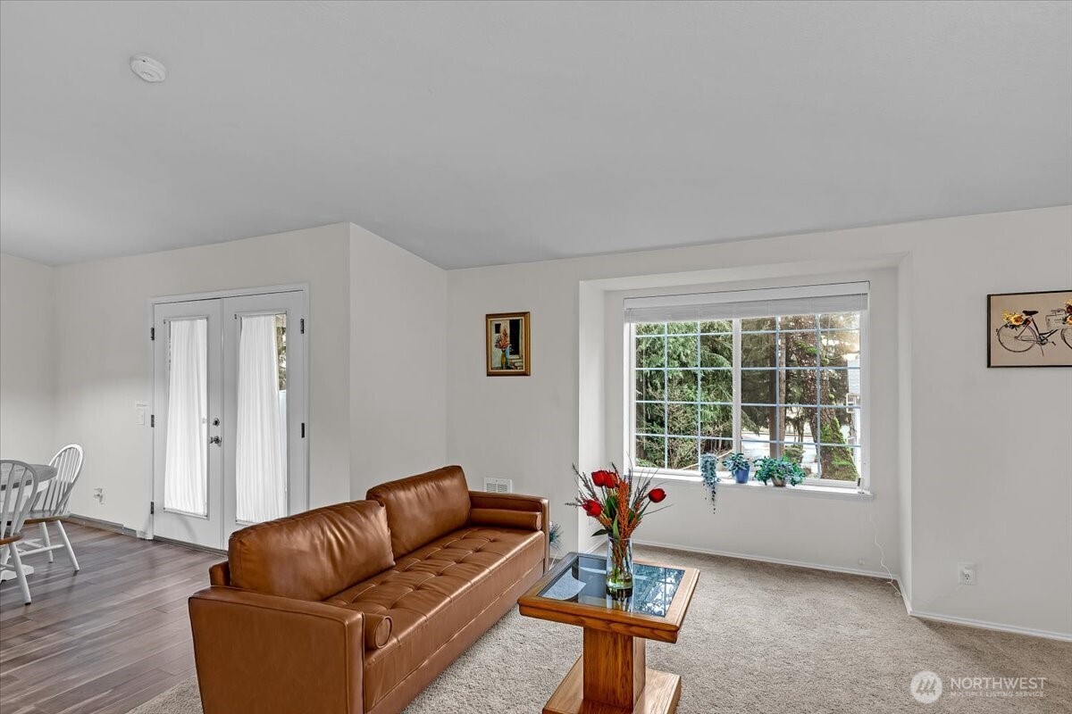 8653 Avondale Rd NE #D208, Redmond, WA 98052