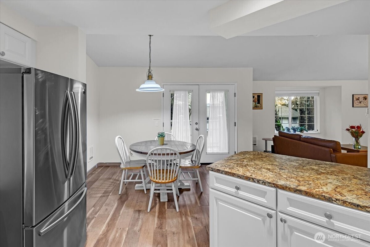 8653 Avondale Rd NE #D208, Redmond, WA 98052