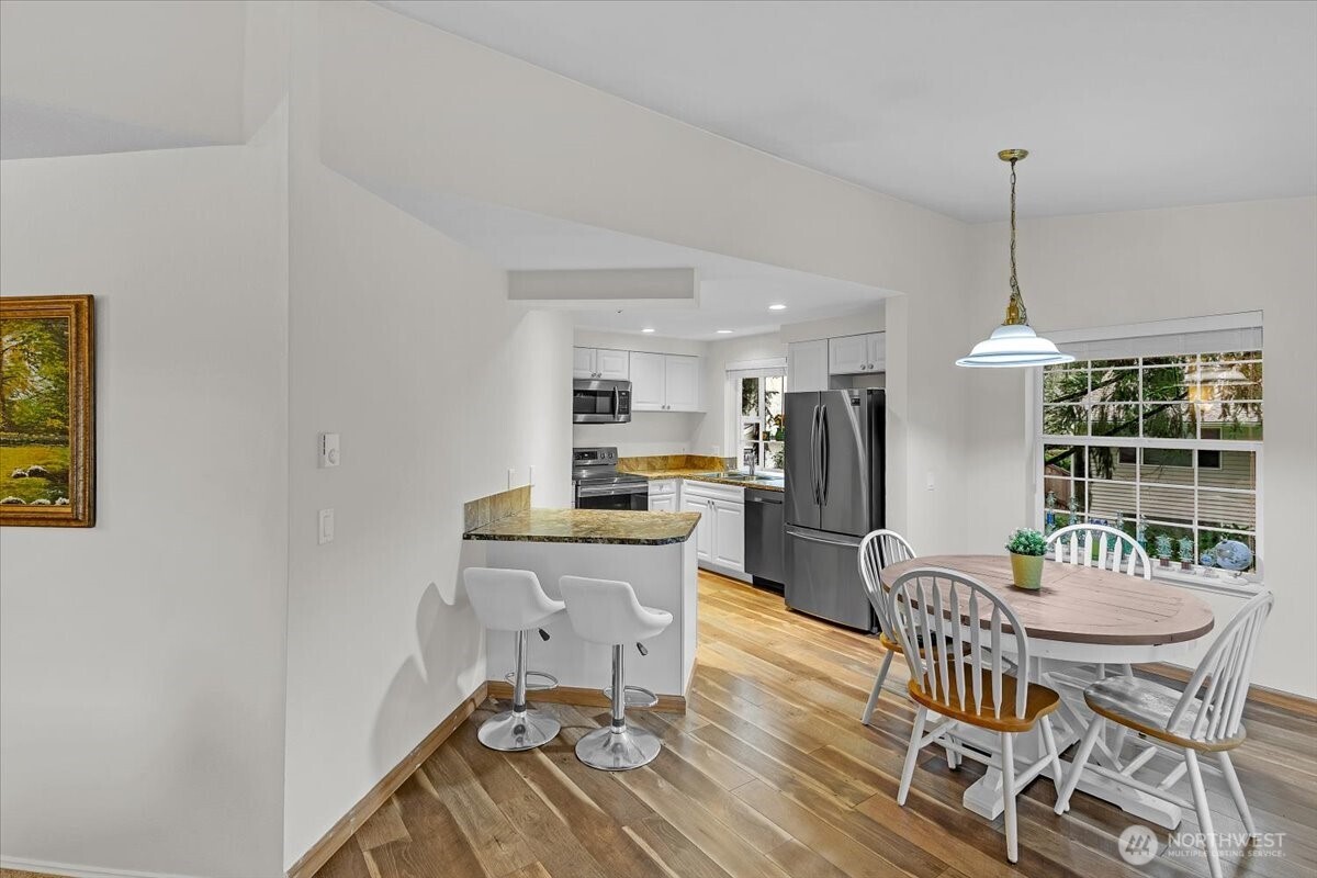 8653 Avondale Rd NE #D208, Redmond, WA 98052