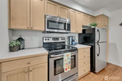 559 McGraw Street #201, Seattle, WA 98109 - Photo 12