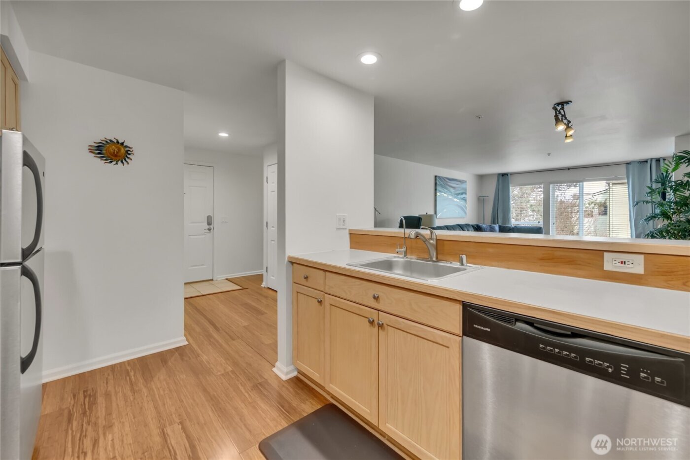 559 McGraw Street #201, Seattle, WA 98109