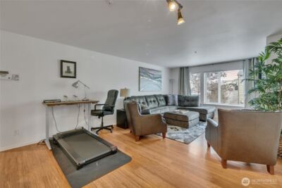 559 McGraw Street #201, Seattle, WA 98109 - Photo 5