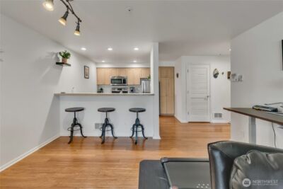 559 McGraw Street #201, Seattle, WA 98109 - Photo 10