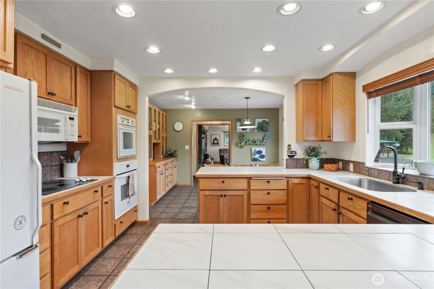 245 Joe Rocky Road , Raymond, WA 98577