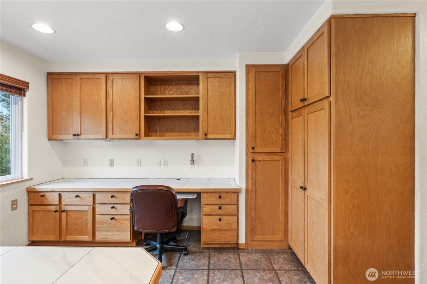 245 Joe Rocky Road , Raymond, WA 98577