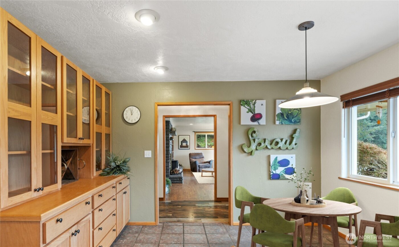 245 Joe Rocky Road , Raymond, WA 98577