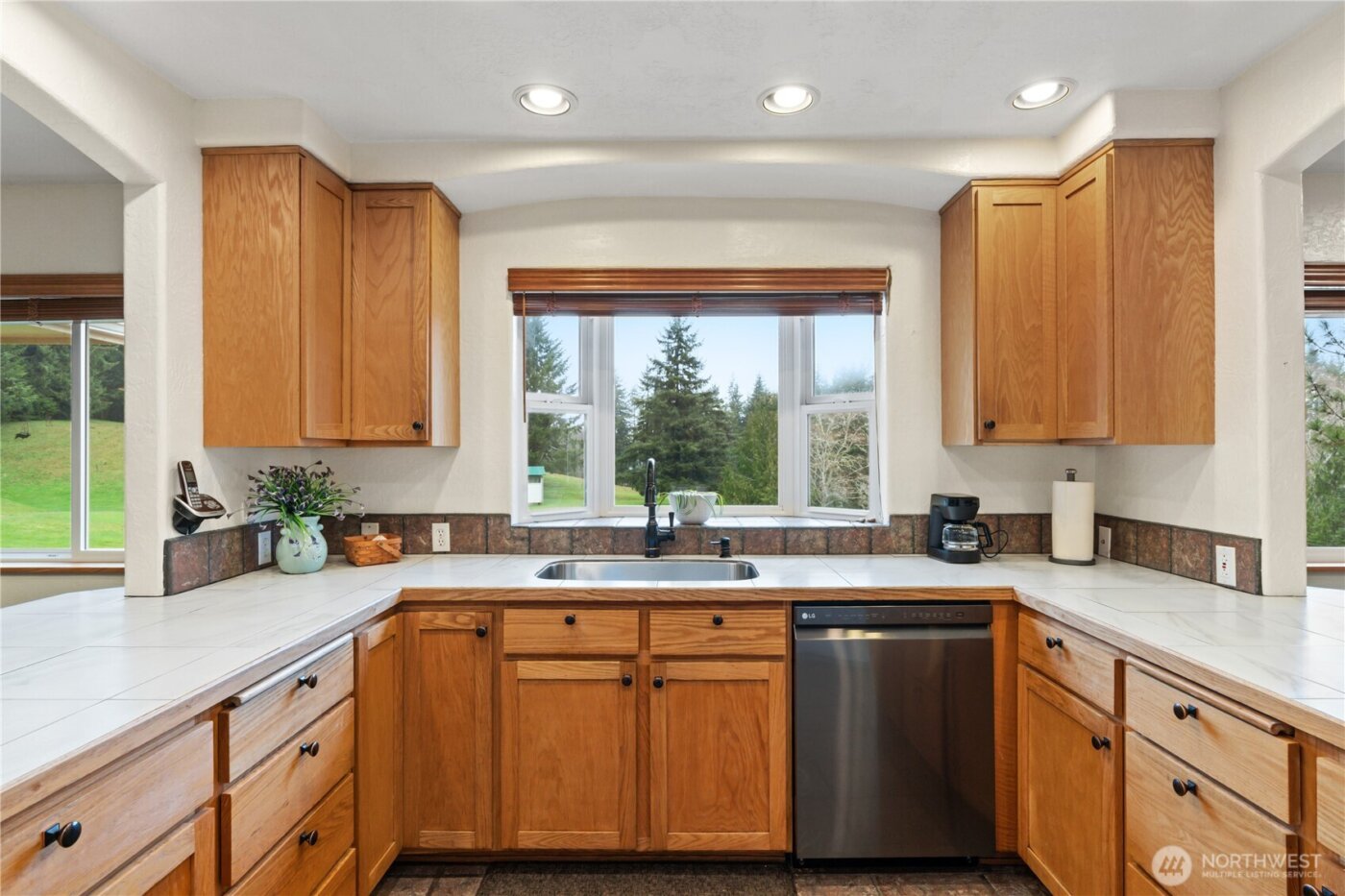 245 Joe Rocky Road , Raymond, WA 98577