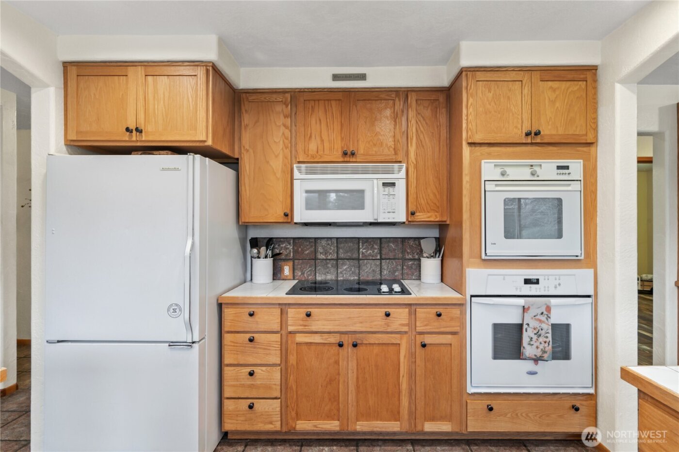 245 Joe Rocky Road , Raymond, WA 98577