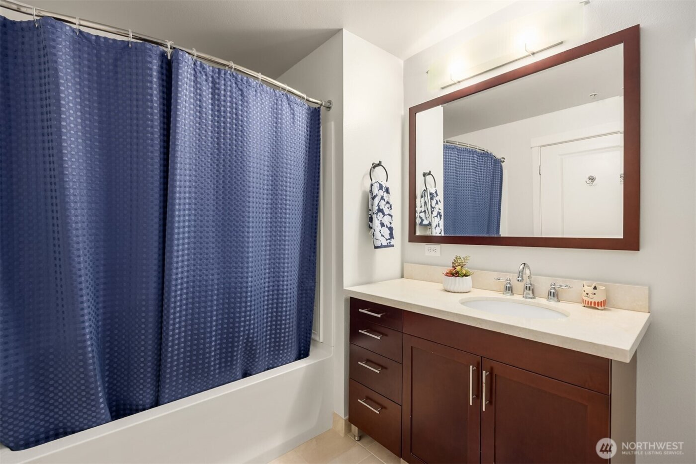 190 Harbor Square Loop NE #C330, Bainbridge Island, WA 98110