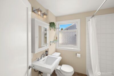 6251 Vassar Avenue NE, Seattle, WA 98115 - Photo 17