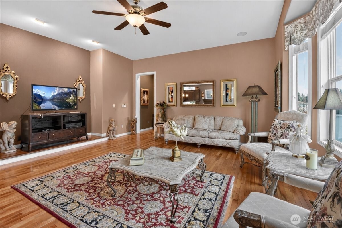 23915 NE Adiar Road , Redmond, WA 98053