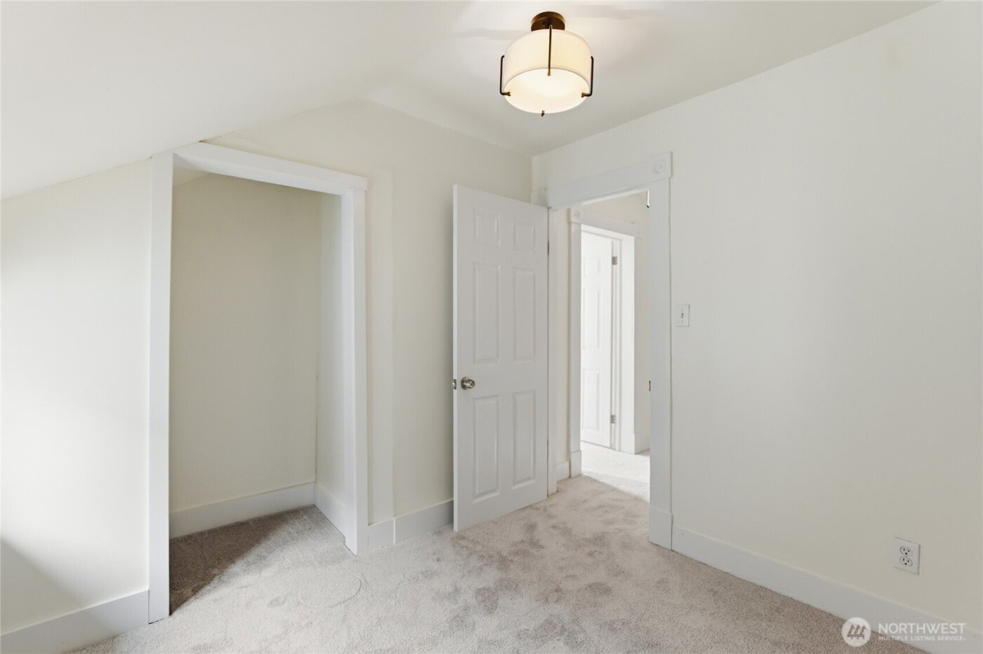 618 S Oakes Street , Tacoma, WA 98405