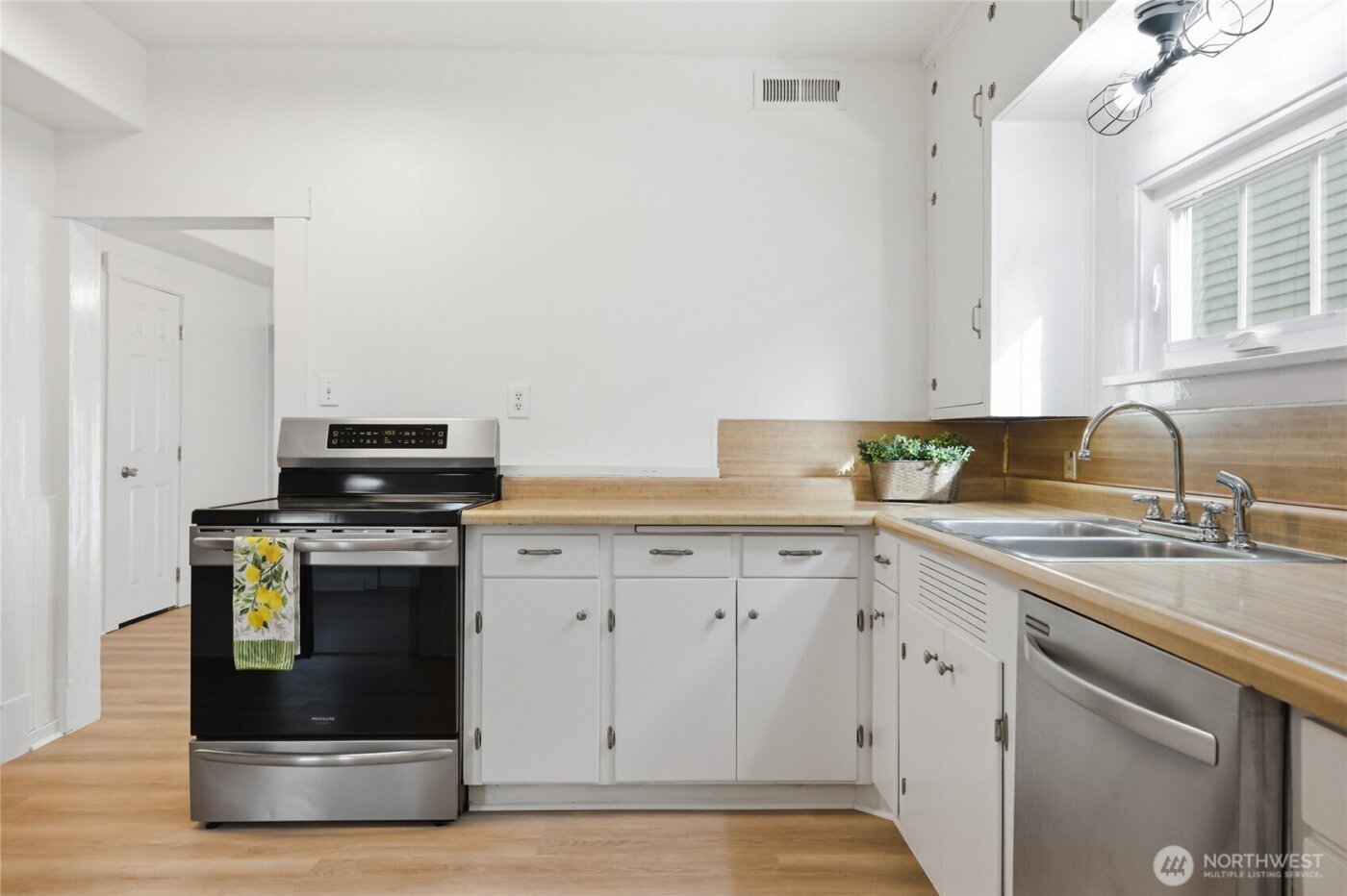 618 S Oakes Street , Tacoma, WA 98405