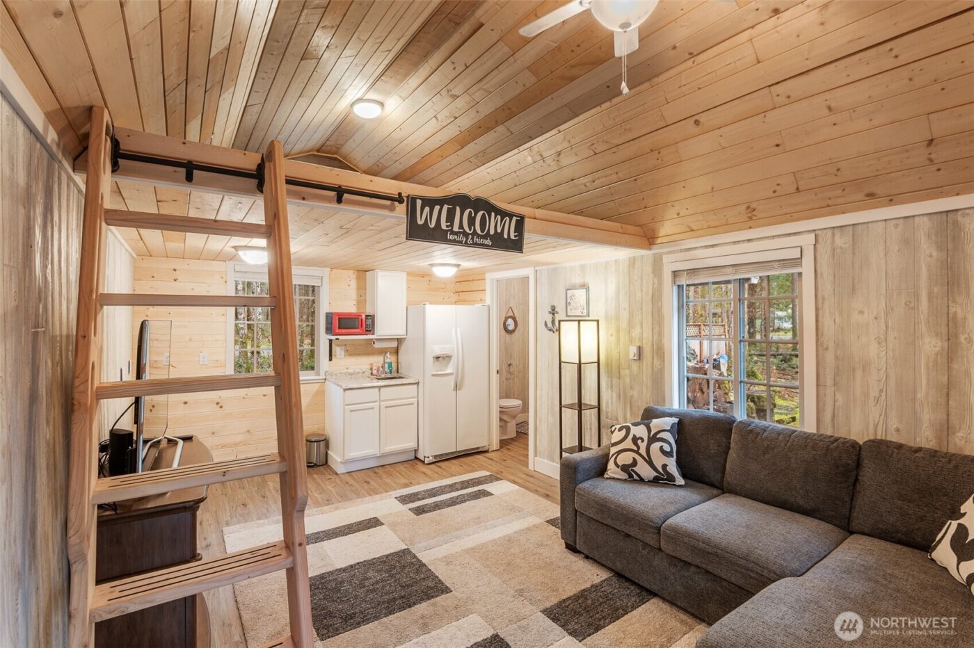 21 N Buckhorn Court , Hoodsport, WA 98548