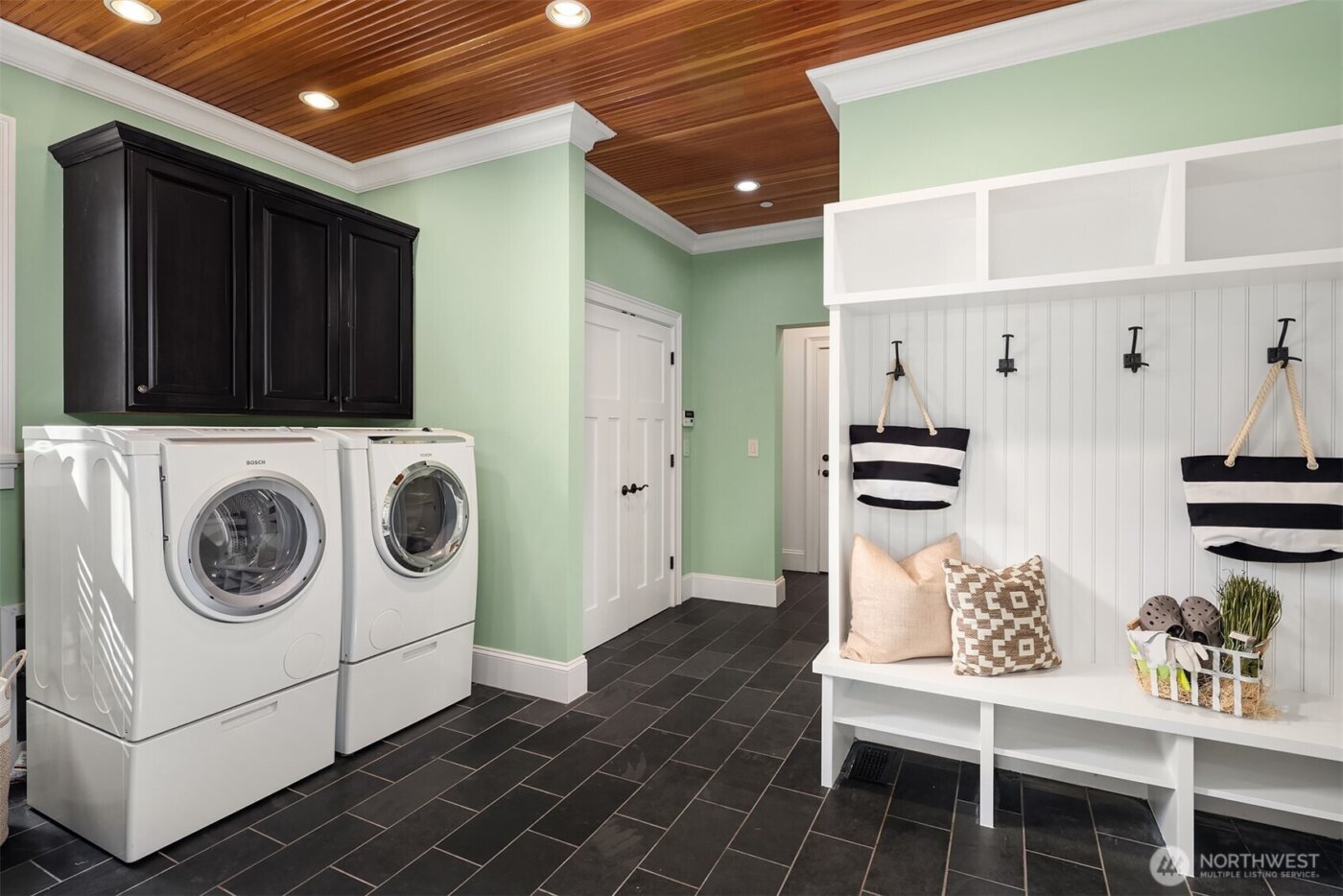 7020 92nd Avenue SE, Mercer Island, WA 98040