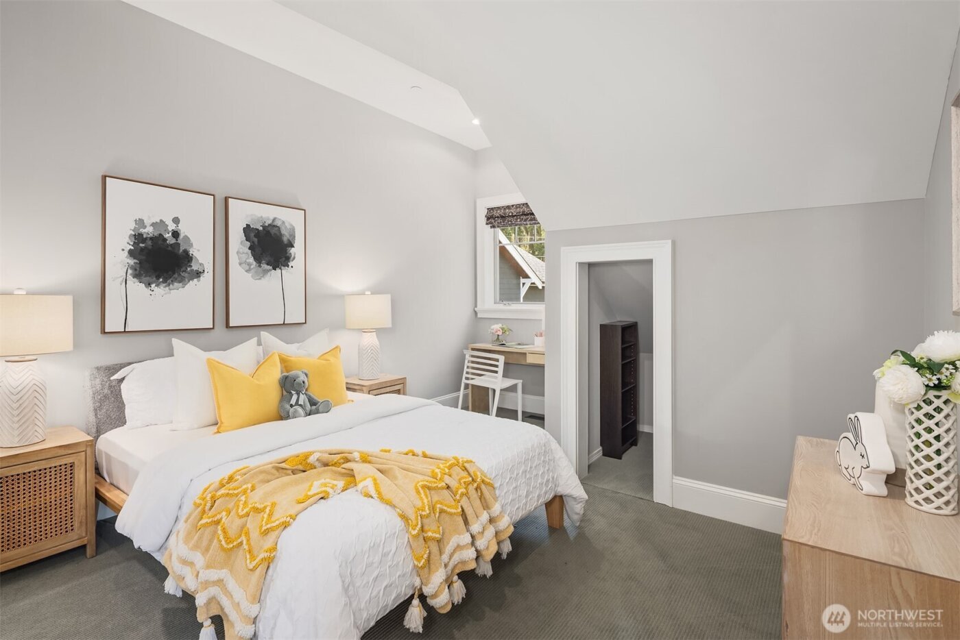 7020 92nd Avenue SE, Mercer Island, WA 98040