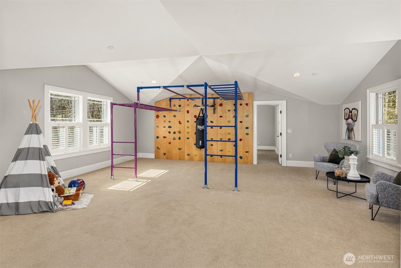 7020 92nd Avenue SE, Mercer Island, WA 98040