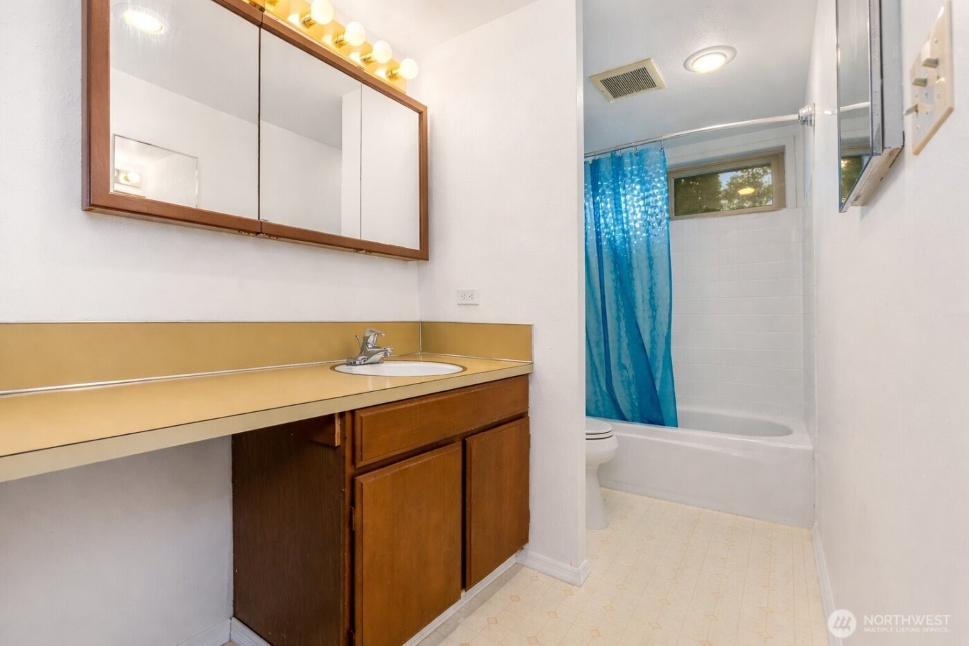 8111 46th Place W #C1, Mukilteo, WA 98275