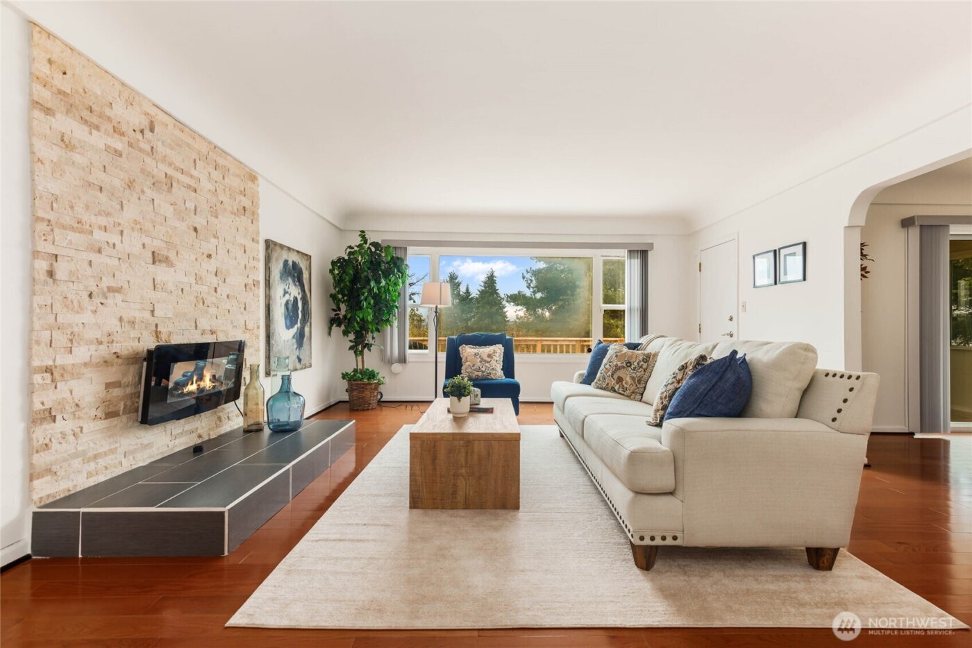 1900 S 104th , Seattle, WA 98168