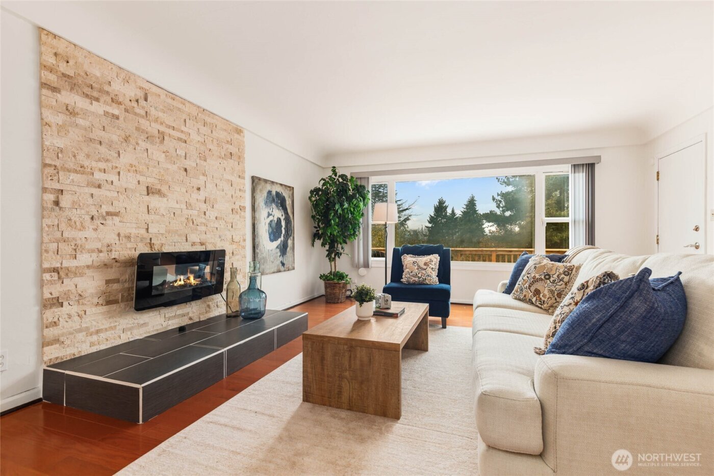 1900 S 104th , Seattle, WA 98168