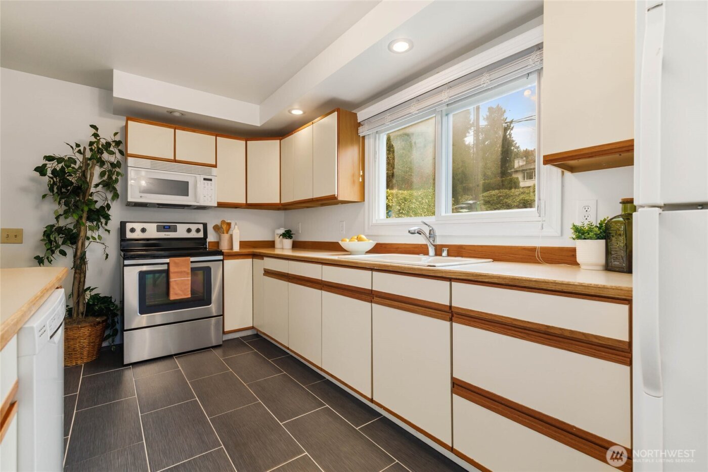 1900 S 104th , Seattle, WA 98168