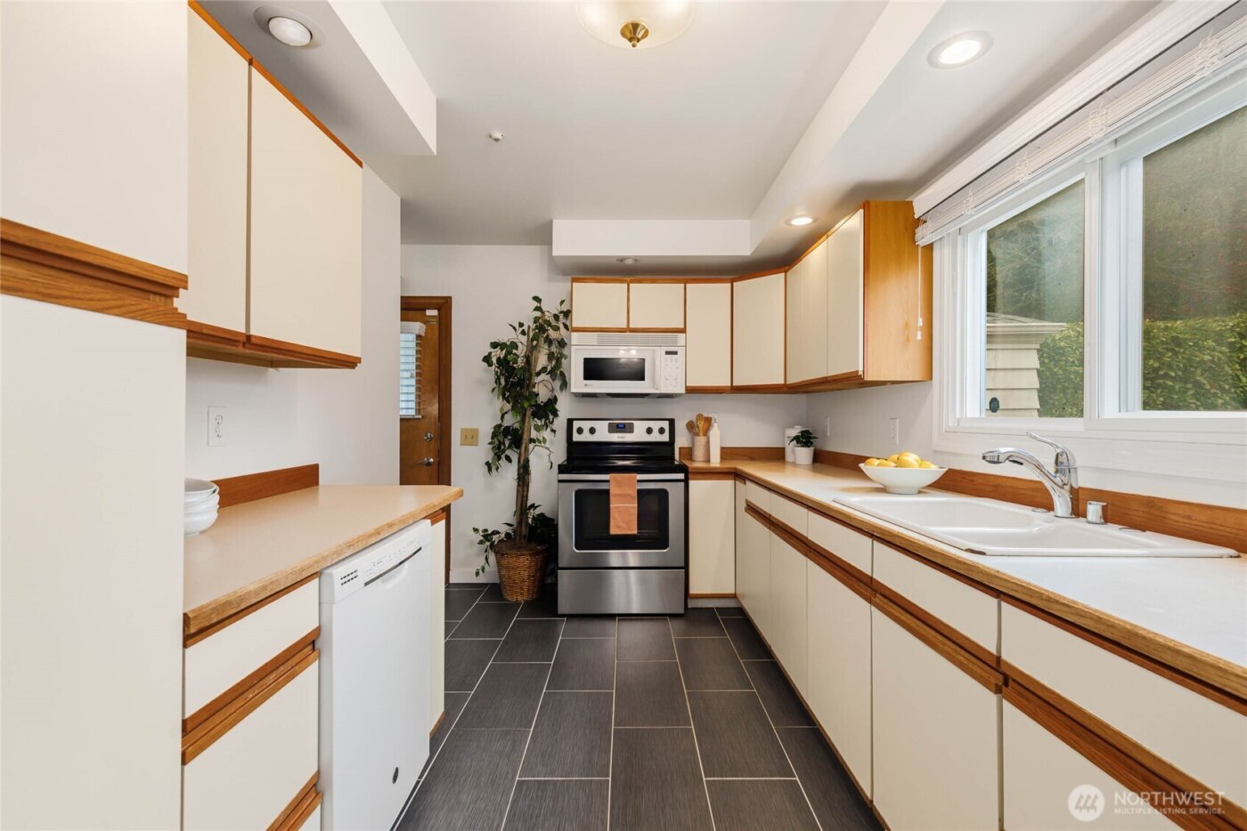 1900 S 104th , Seattle, WA 98168