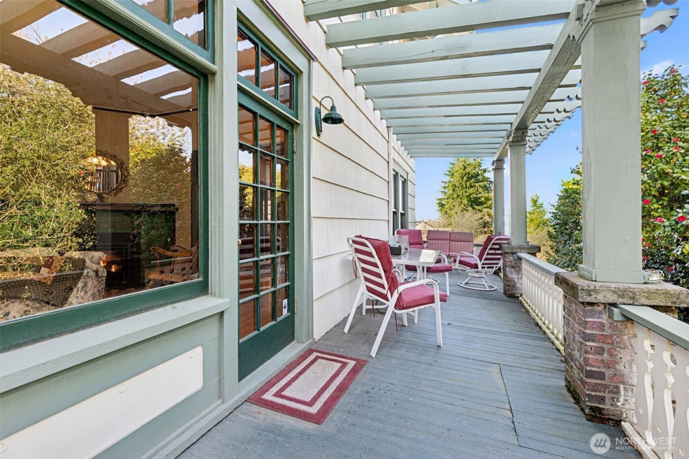 1 East Road , Tacoma, WA 98406