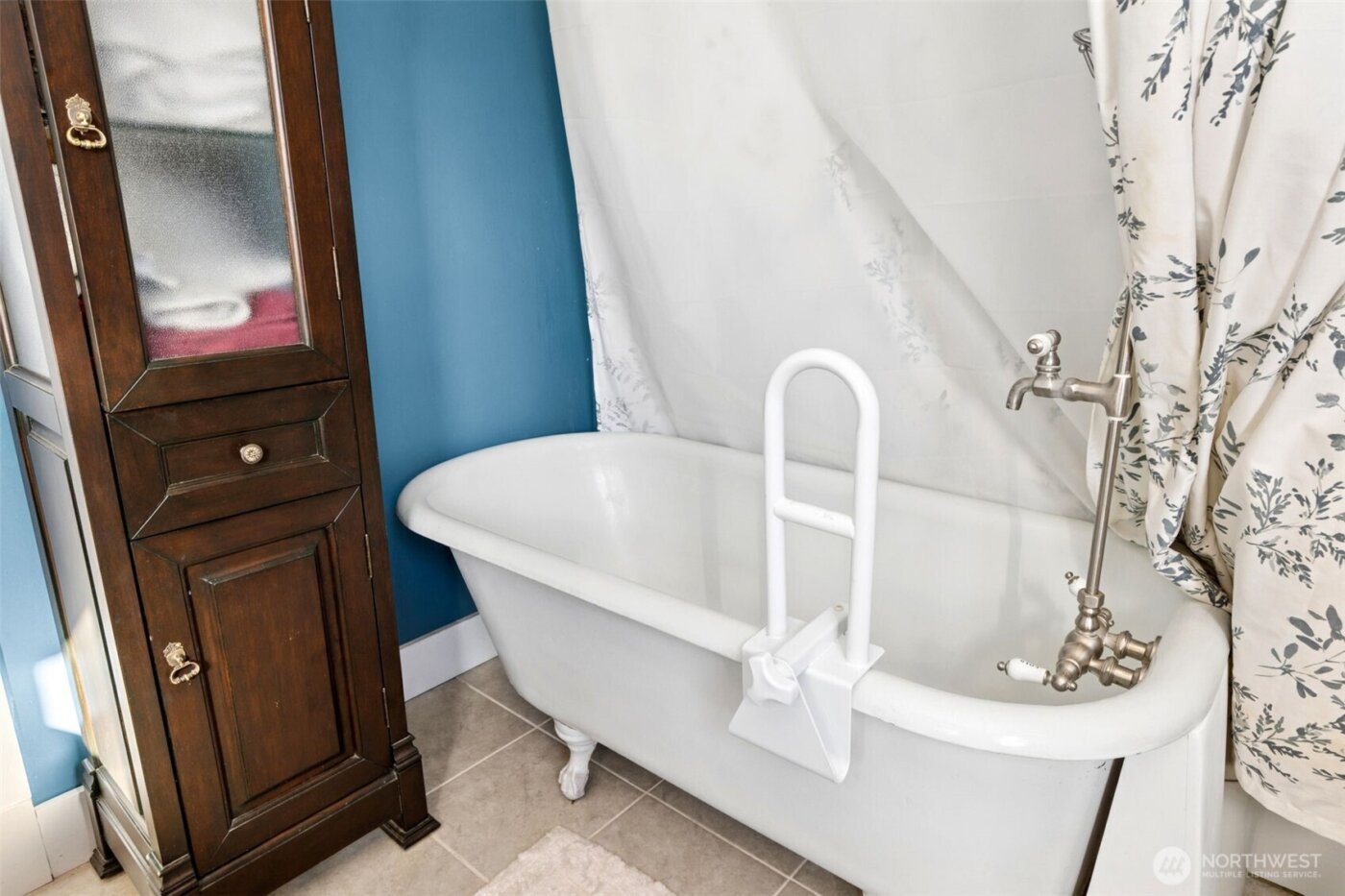 1 East Road , Tacoma, WA 98406