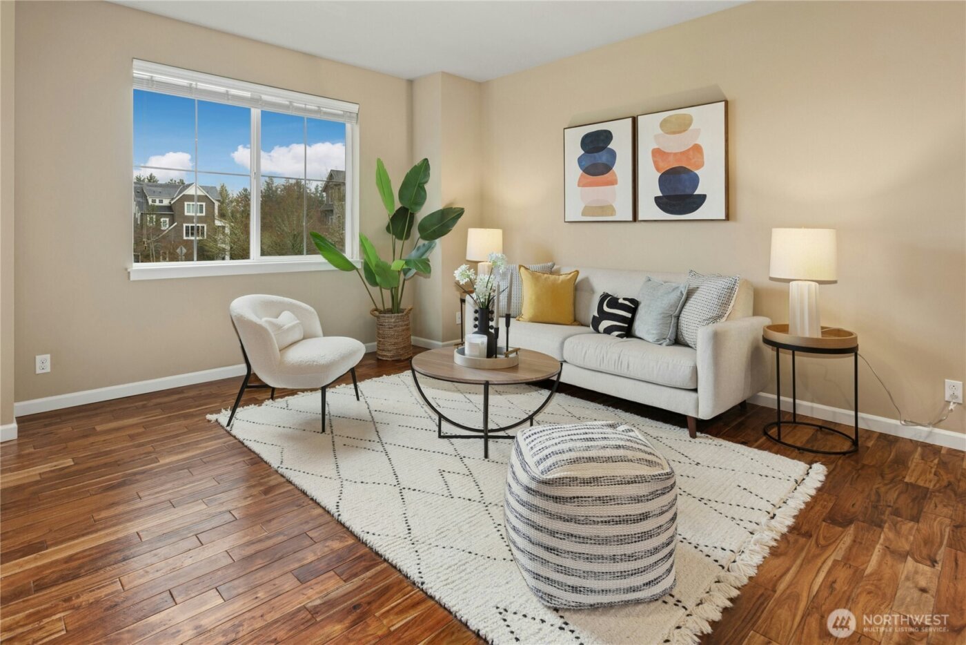 909 4th Avenue NE, Issaquah, WA 98029