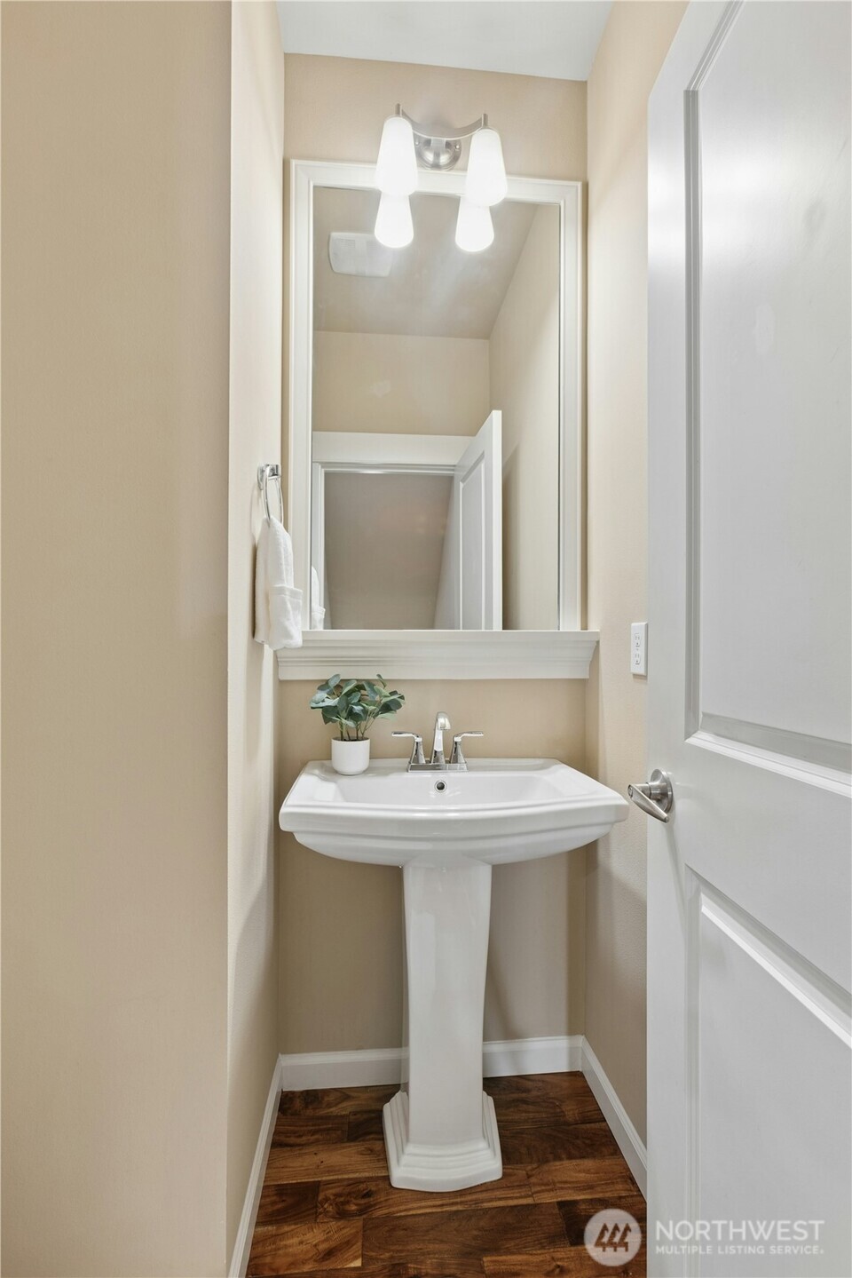 909 4th Avenue NE, Issaquah, WA 98029